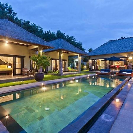Villa Mahkota Seminyak Esterno foto