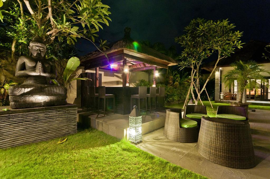 Villa Mahkota Seminyak Esterno foto