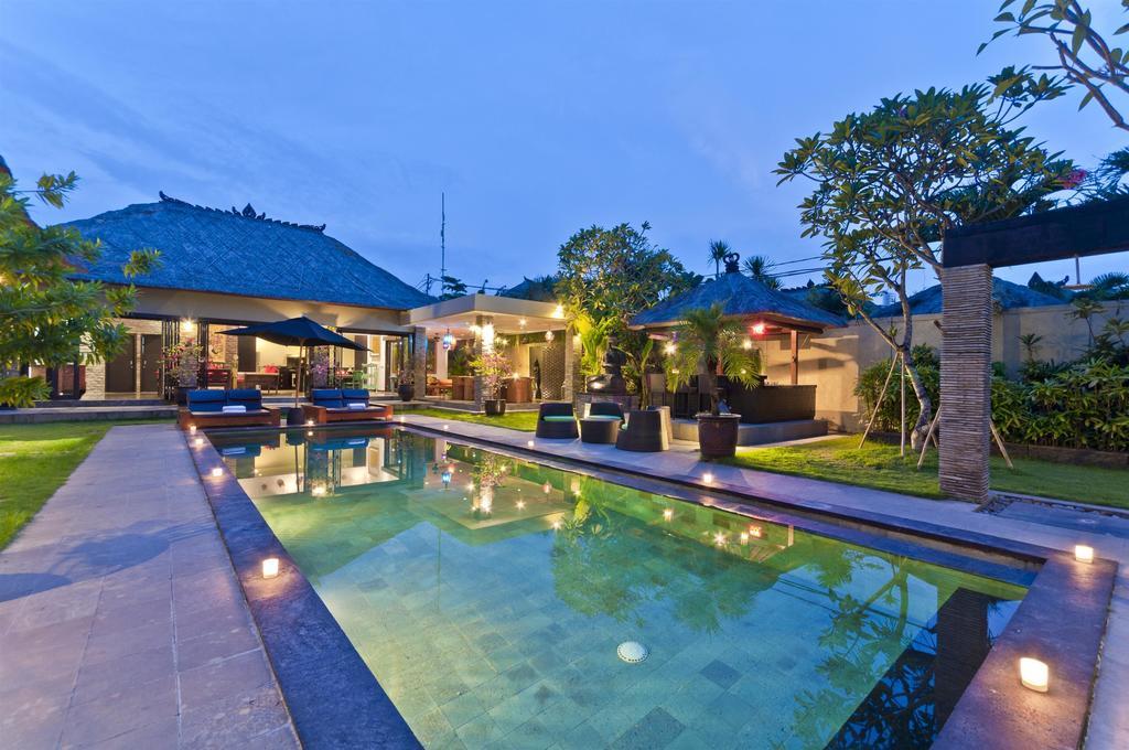 Villa Mahkota Seminyak Esterno foto