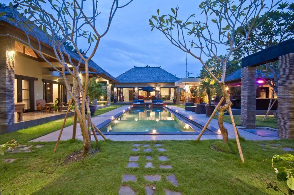 Villa Mahkota Seminyak Esterno foto