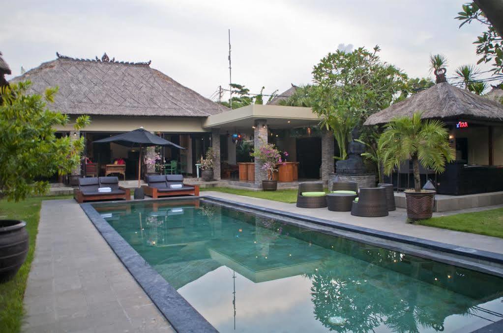 Villa Mahkota Seminyak Esterno foto
