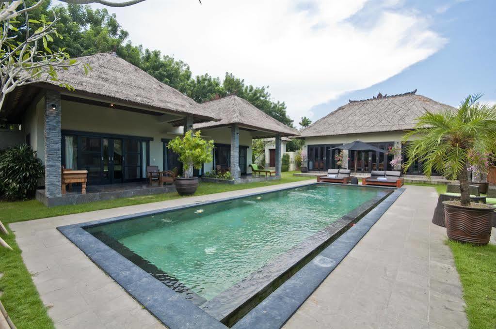 Villa Mahkota Seminyak Esterno foto