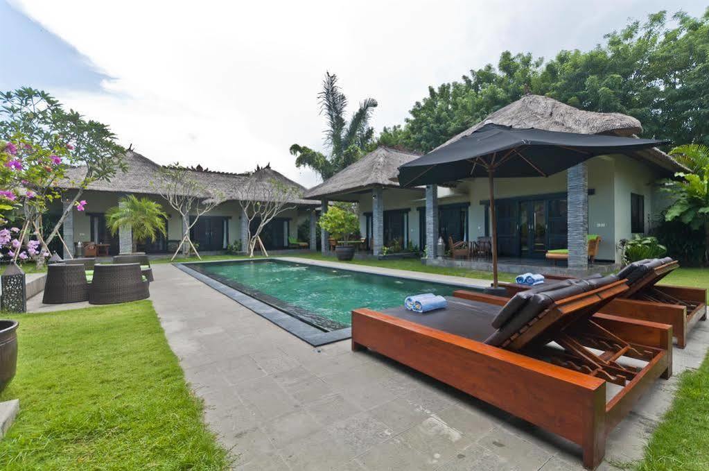 Villa Mahkota Seminyak Esterno foto