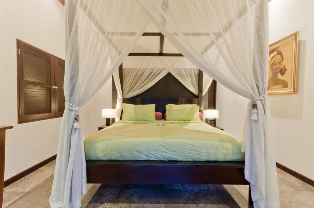 Villa Mahkota Seminyak Esterno foto