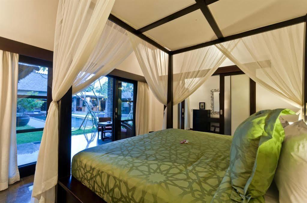 Villa Mahkota Seminyak Esterno foto