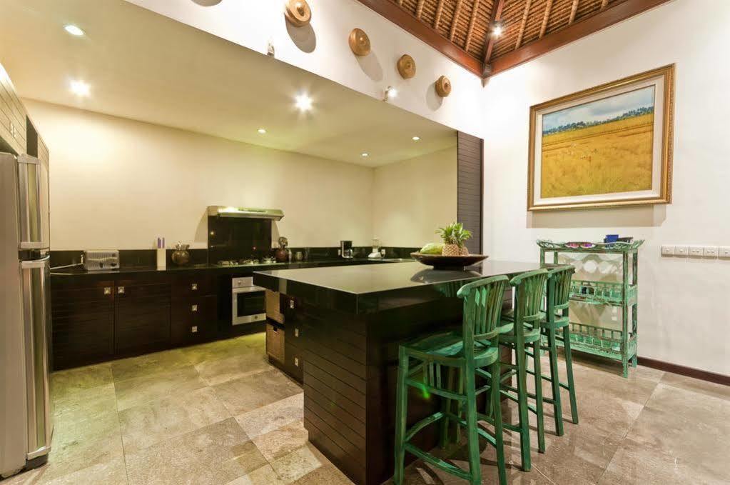 Villa Mahkota Seminyak Esterno foto