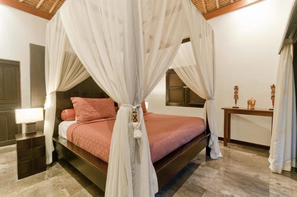 Villa Mahkota Seminyak Esterno foto
