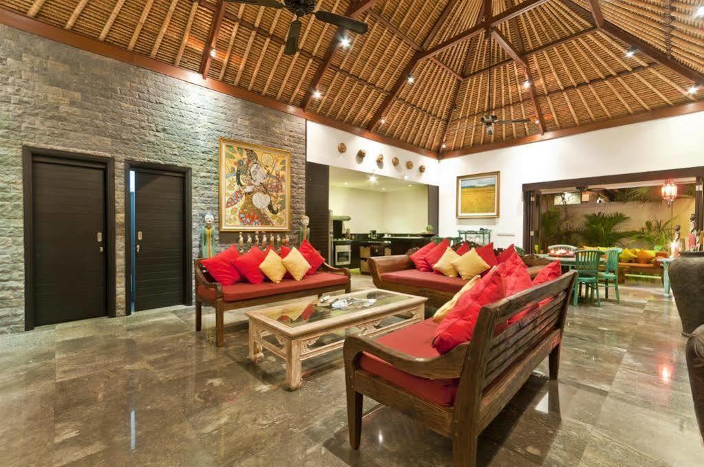 Villa Mahkota Seminyak Esterno foto
